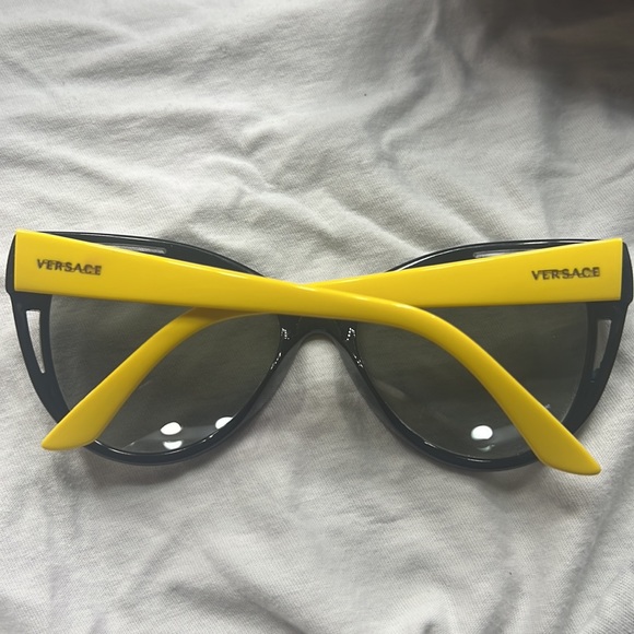 Versace black cat eye sunglasses - Picture 3 of 4